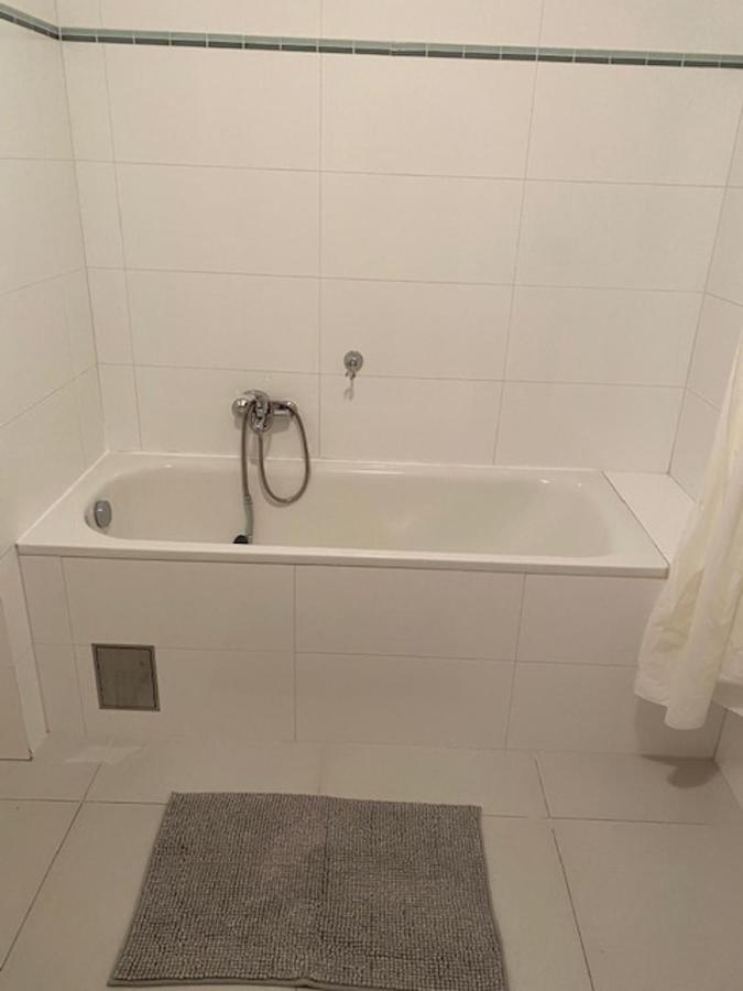 Large 3 Bedroom Family With Balcony Appartement