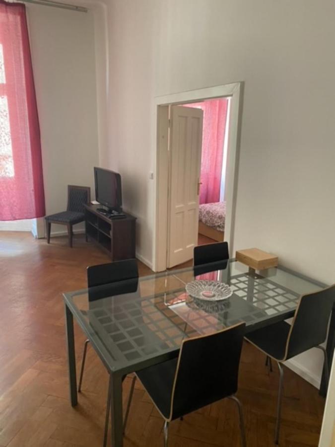 Large 3 Bedroom Family With Balcony Appartement